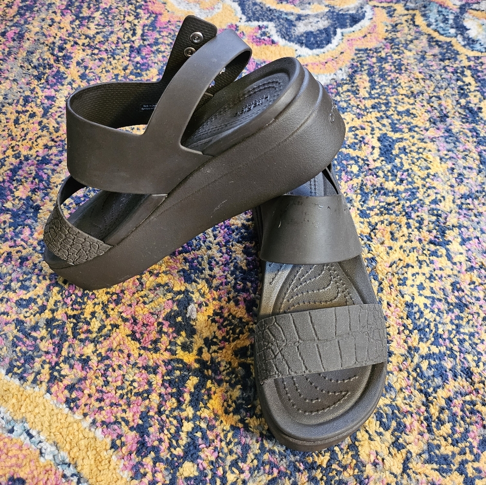 Olive Platform Brooklyn Crocs